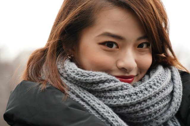 women's gray knit scarf